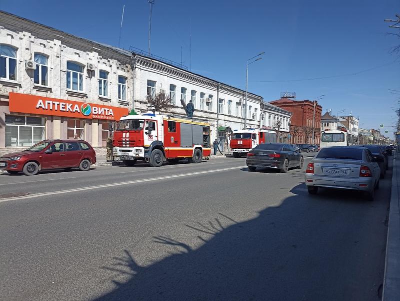 В центр Сызрани съехались экстренные службы