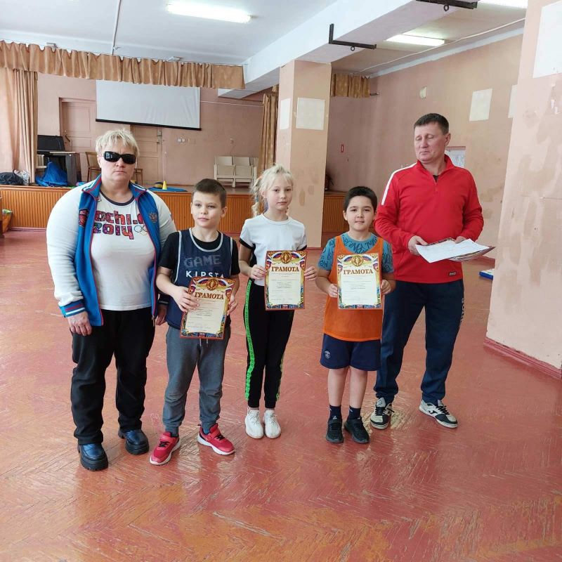 Звезда пауэрлифтинга и рекордсменка мира Ирина Демасова провела зарядку для школьников Сызрани