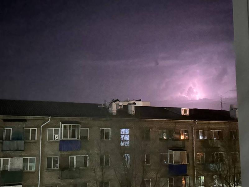 Через час погода изменится: перепаркуйте авто в безопасное место и позовите домой детей