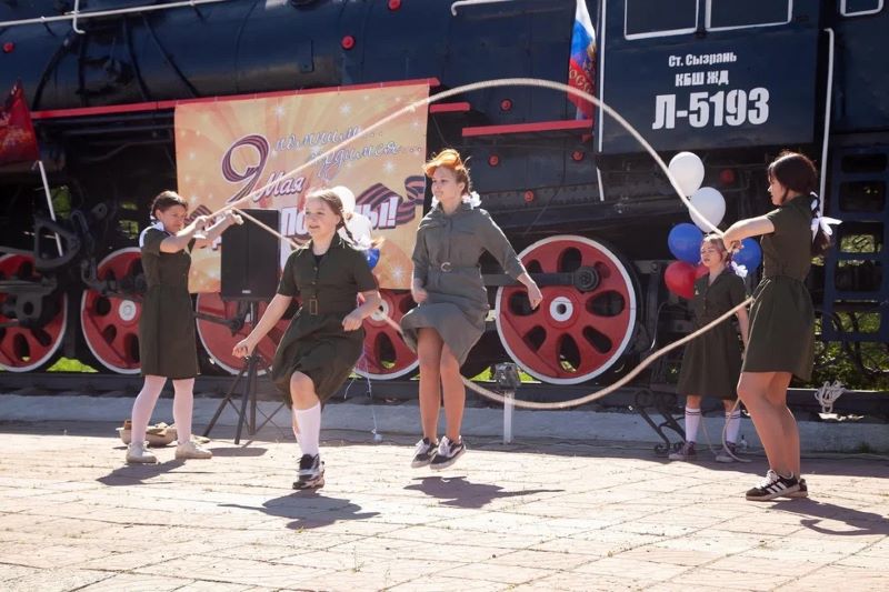 В дважды юбилейный год для паровоза «Лебедянка» к нему пришли артисты Сызрани