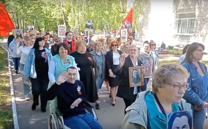 В геронтопсихиатрическом центре Сызрани состоялось шествие «Бессмертного полка»