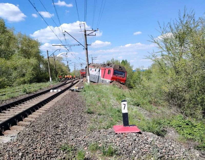 Грузовой состав в Самарской области сошел с рельсов