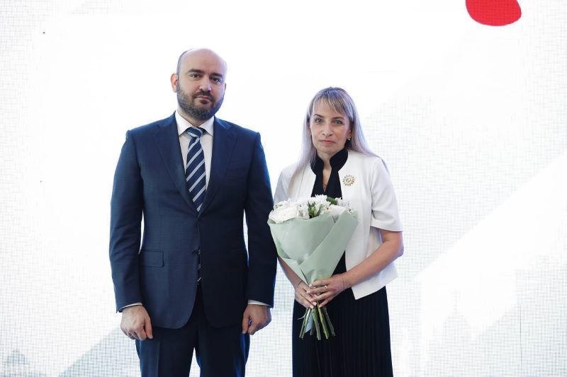 В преддверии Дня соцработника Вячеслав Федорищев наградил лучших сотрудников отрасли