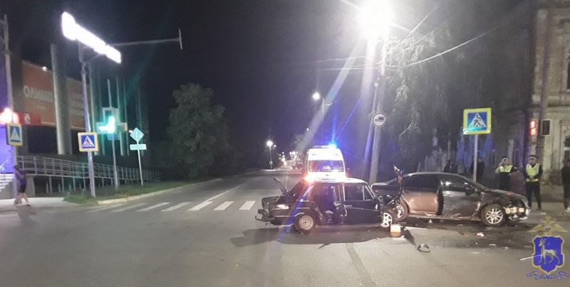 Раненая в ДТП в центре Сызрани молодежь отказалась от помощи врачей