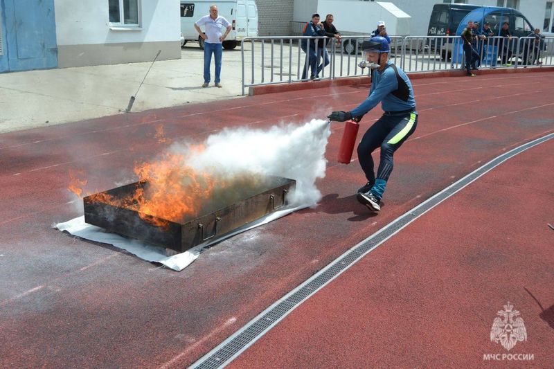 В Сызрани пожарные взлетели без крыльев на стену и убили огонь