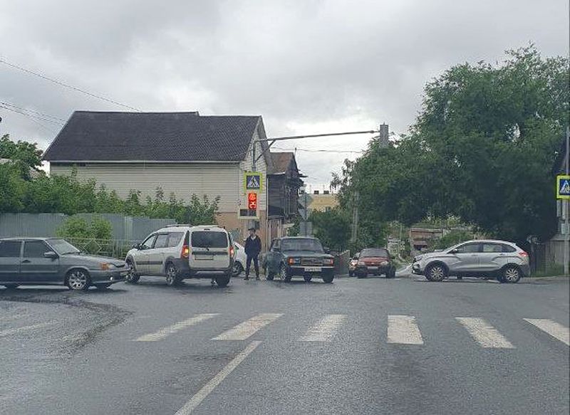       ,   Lada