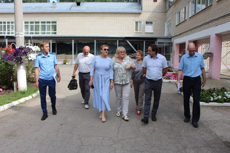 В Сызрани Елене Лапушкиной показали красивую одежду, аналоги которой сложно найти в России