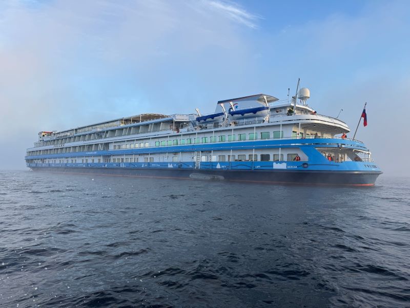 Сызрань приняла круизных туристов четырёхпалубного теплохода «Россия» - правда на шлюпках