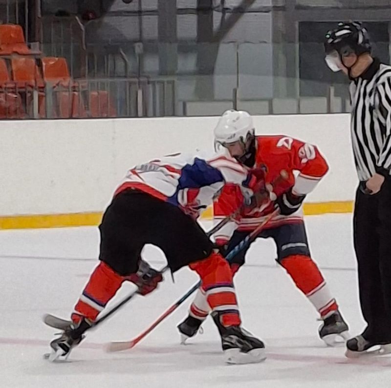 Хоккеисты Сызрани успешно начали игры первенства Самарской области