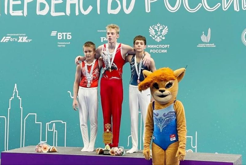 Спортсмен из Сызрани Владислав Андреев преодолел боль и вошел в тройку лучших гимнастов России