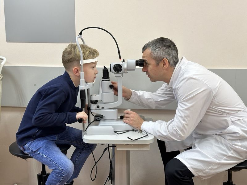 Врачи клиники имени Ерошевского спасли зрение ребенка - он видел всего 4%