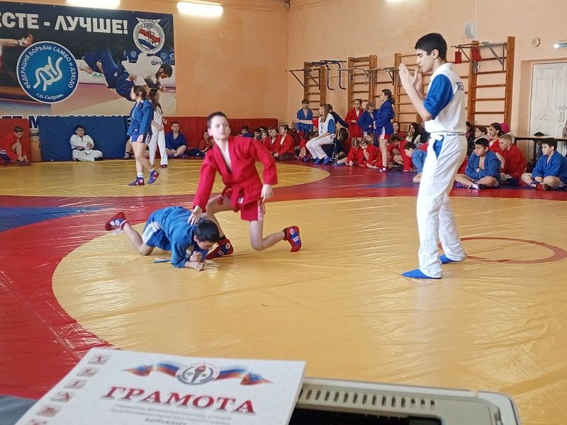 В Сызрани самбисты встретили праздник состязаниями и подготовкой к областному турниру памяти тренера Жигулева