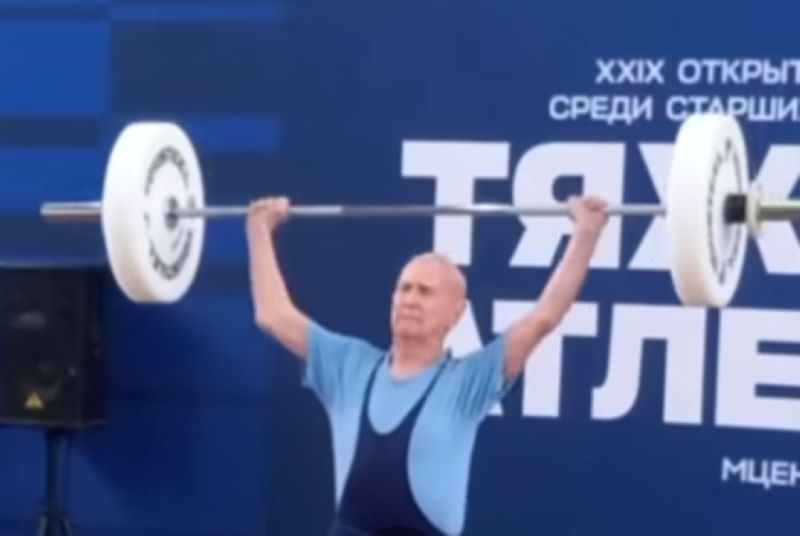 Знаменитый 93-летний «железный дед» победил на соревнованиях по тяжелой атлетике