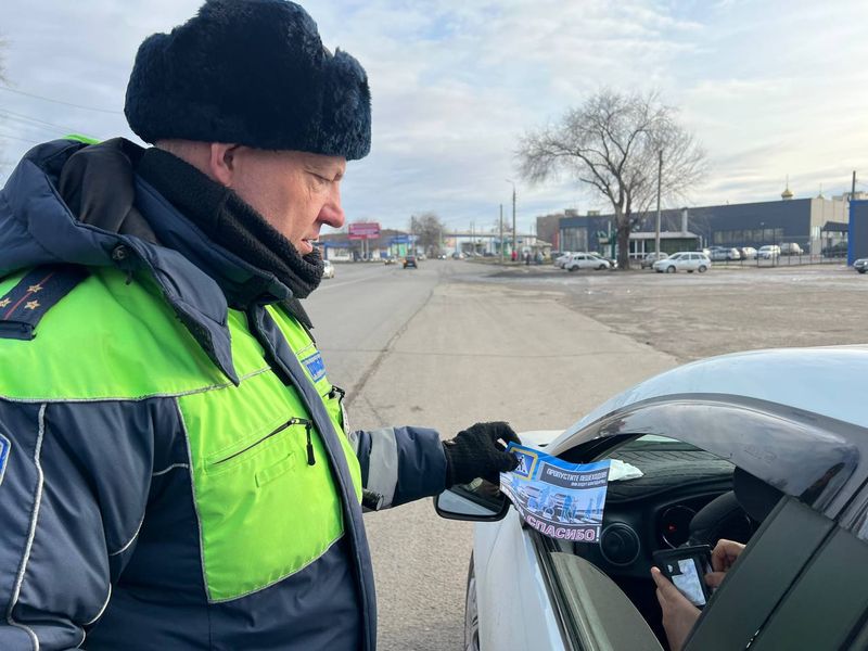 В Сызрани прошел рейд ГИБДД - водителям напомнили правила, которые в нужный момент забываются