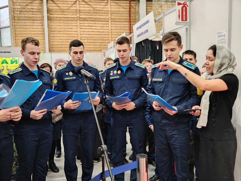 В Сызрани курсанты СВВАУЛ пришли в ФОК и запели