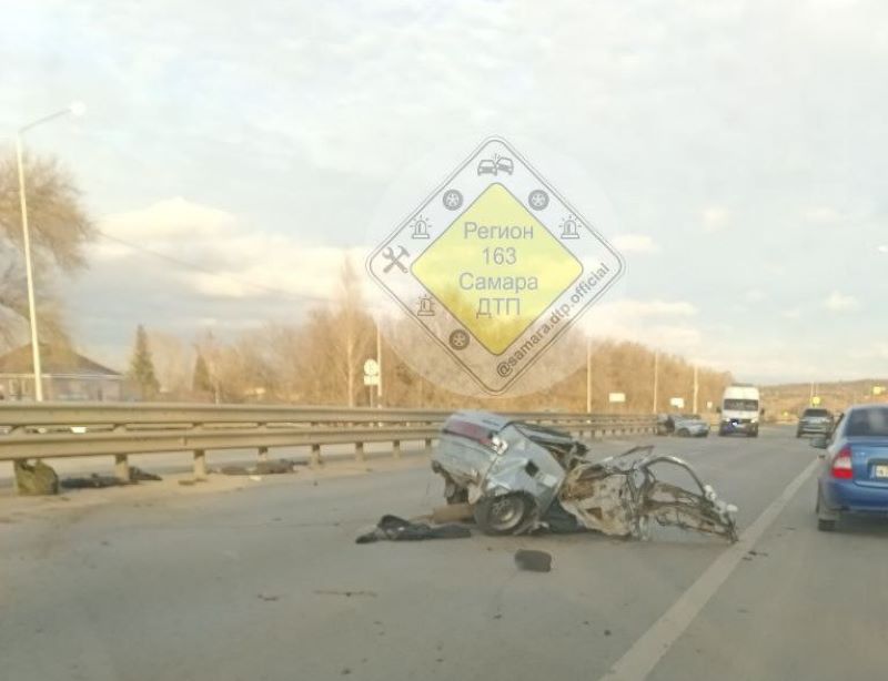 На трассе в Самарской области разбились молодые люди